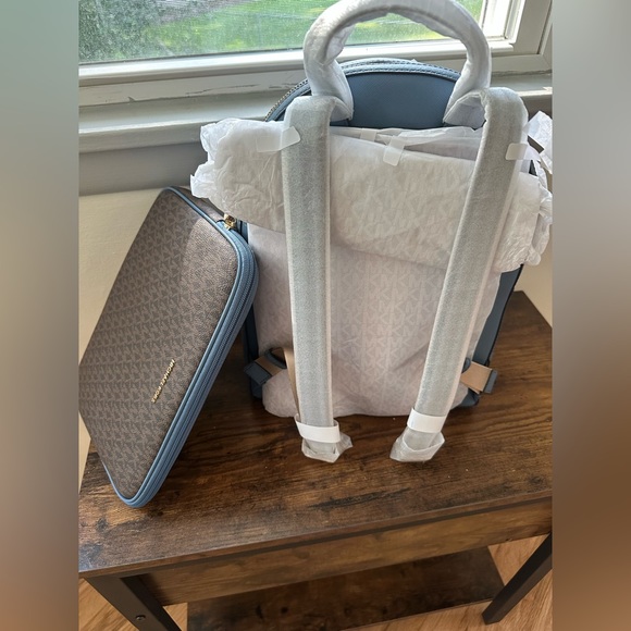 NWT! Michael Kors Sally Medium Saffiano Leather 2-In-1 Backpack with print case - Picture 3 of 12